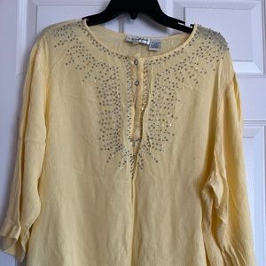 CD Petites new unworn preowned 3/4 sleeves rayon button front women’s top in L.